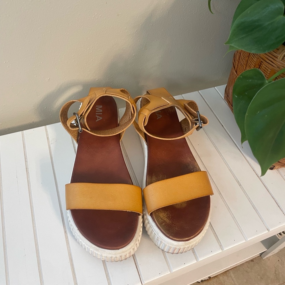 EUC MIA Ankle Wrap Sandals - sz 9